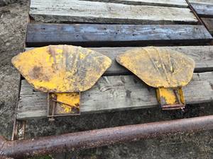 lot 431 image: Minneapolis Moline Tractor Fenders