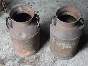 lot 449 image: Lot of 2 Cream Cans, One Says HIbbard on the Collar - See All Pics for Condition