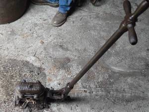 lot 457 image: Vintage F.E. Meyers Cast Iron Hand Water Pump