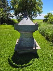 lot 458 image: Very Cool Vintage Barn Cupula