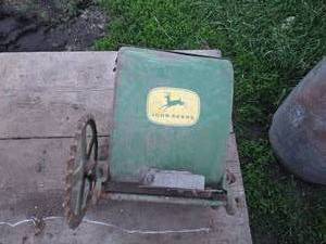 lot 421 image: John Deere Planter Box with Gear