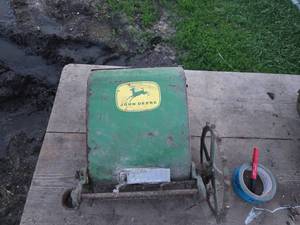 lot 425 image: John Deere Planter Box with Gear