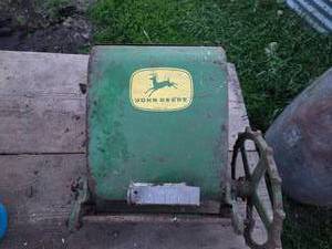 lot 426 image: John Deere Planter Box with Gear