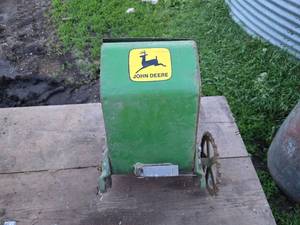 lot 414 image: John Deere Planter Box with Gears