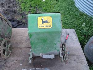 lot 412 image: John Deere Planter Box with Gears