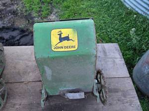 lot 408 image: John Deere Planter Box with Gears
