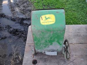 lot 405 image: John Deere Planter Box with Gears