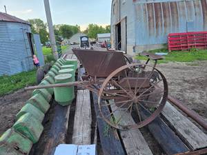 lot 400 image: Eureka Mower Company Utica, MN Vintage Tree Planter