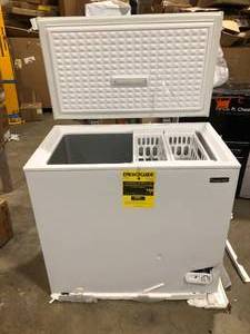 Magic Chef 7.0 cu. ft. Chest Freezer in White Damaged   Customer Returns See Pictures