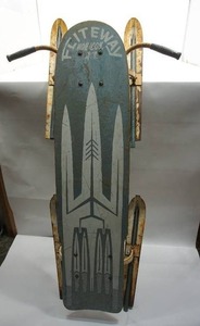 lot 1 image: Antique 1950s Fliteway Space Age Rocket Sled Steerable 4 Runner