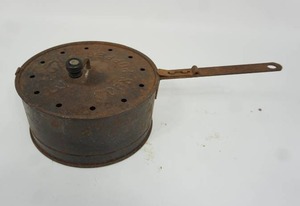 lot 11 image: Vintage E-Z Corn Popper by OS Keene Machine Co...