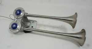lot 16 image: Vintage FORD Truck Air Horn