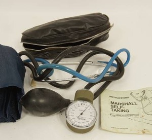 lot 49 image: Vintage Marshall Self-Taking Blood Pressure Kit Sphygmomanometer Gauge wBag & Original Manual...