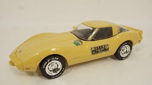 lot 52 image: Vintage 1978 Yellow Corvette Beam Decanter...