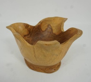 lot 57 image: Fantastic Hand Carved Unique Artisan Teak Root() Wood Five-Finger Bowl Centerpiece