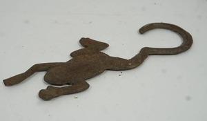 lot 71 image: 10-Inch Metal Monkey Hanging Hook DeCor