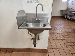 lot 68 image: Sink  Faucet