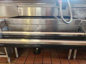 lot 75 image: Glastender NSF Stainless Steel Under-Bar Ice BinBeverageCocktail Station CBA-42R-CP10