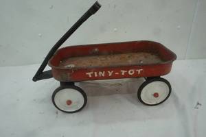 lot 4 image: Vintage Tiny -Tot Red Wagon