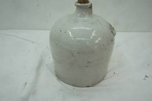 lot 6 image: Salt Glazed 6qt Shoulder Crock