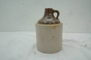 lot 9 image: Salt Glazed Shoulder Crock