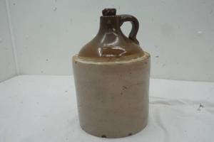 lot 10 image: Salt Glazed Shoulder Crock