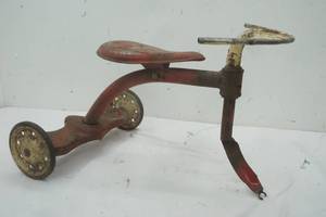 lot 27 image: 1930 Vintage Trike (missing front wheel)
