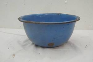 lot 37 image: Vintage Blue Enamel Bowl