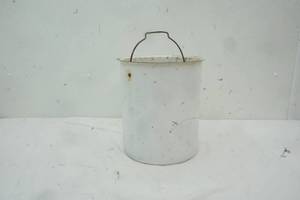 lot 39 image: Vintage Enamel Bucket with Handle
