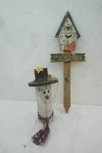 lot 43 image: Outside Decor Wood Snowman , Wood Welcome sign 32 tall