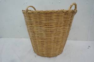 lot 44 image: Wicker Basket 16 tall