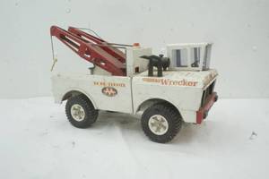 lot 62 image: Vintage Metal Tonka Wrecker 24 Hour Service Truck