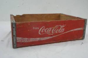 lot 64 image: Vintage Coca Cola Crate