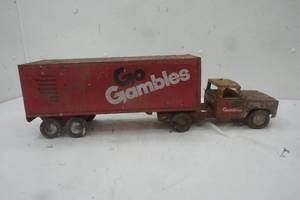 lot 66 image: Vintage Metal Go Gambles Truck & Trailer