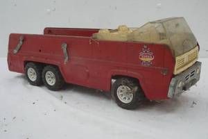lot 70 image: Vintage Metal Tonka Fire Truck 20 Long