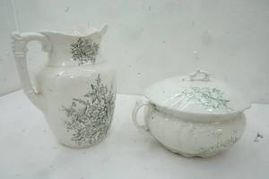 lot 76 image: Roswell Tureen, & Pitcher (no Name)