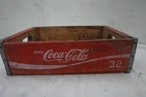 lot 107 image: Vintage Wood Coca-Cola Crate