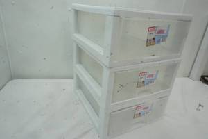 lot 114 image: Sterilite stacked storage