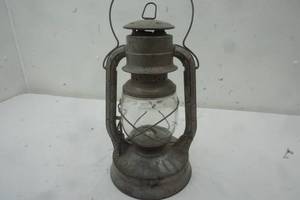 lot 117 image: Vintage Oil Lantern