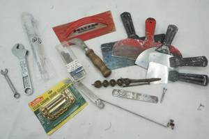 lot 121 image: Drywall Tools, Puddy Knives and more