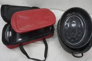 lot 142 image: Enamel RoasterCover and Anchor Hocking PanCover and carrying bag