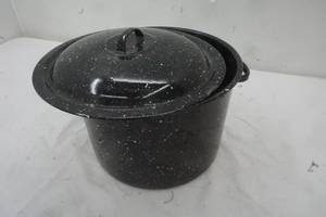 lot 147 image: Enamel Canning Pot