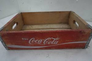 lot 153 image: Vintage Coca Cola Crate