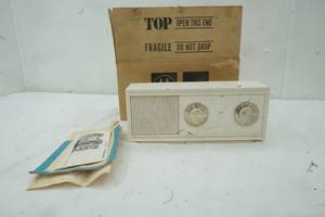 lot 163 image: Motorola vintage radio