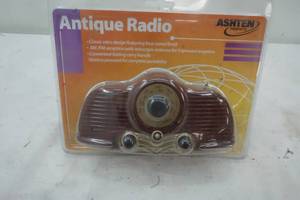 lot 171 image: AMFM radio new in package