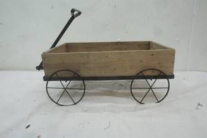 lot 172 image: Wagon decor with wood box