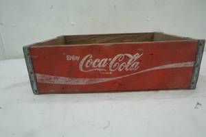 lot 173 image: Coca Cola crate