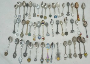 lot 184 image: Vintage spoon collection
