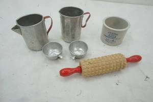 lot 187 image: Kids tin toys and wooden roller, small crock