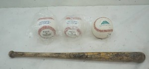 lot 196 image: Bo Jackson mini bat and three baseballs